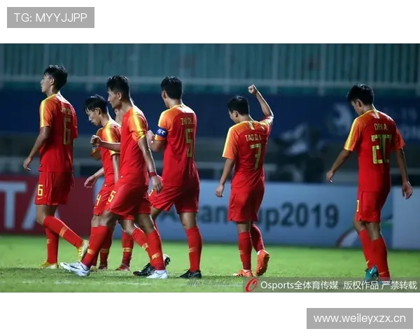 瓦伦西亚球迷抗议持续,球队表现与管理层决策引发广泛不满 瓦伦西亚球迷抗议持续,球队表现与管理层决策引发广泛不满